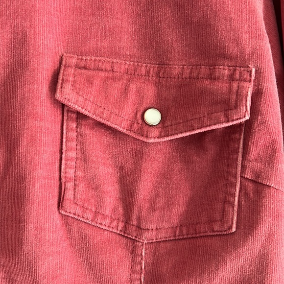 Vintage Cotton Ginny!! Pink corduroy “pearl” button shirt - Picture 4 of 13